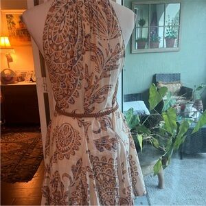 Chic Backless Paisley Dress in Cream and Brown